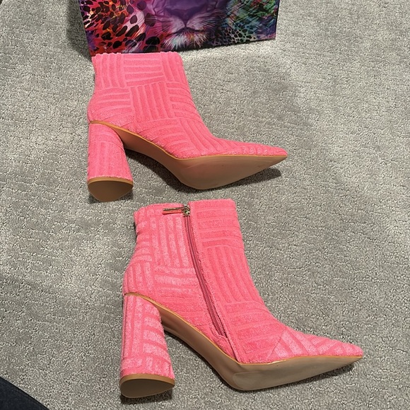 Pink booties - Picture 5 of 9